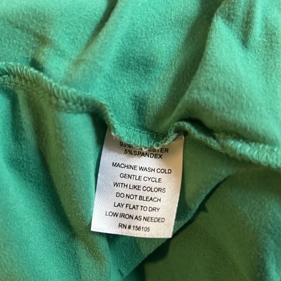 Cute green romper with 2 sides pocket - Picture 4 of 4